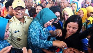 Nessy Mustafa Berikan Imunisasi Polio
