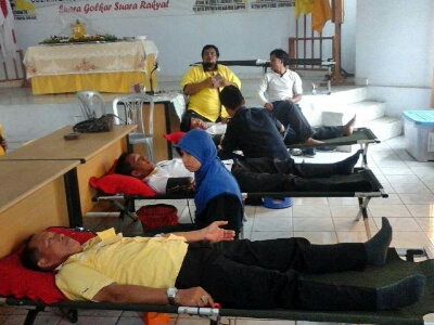 Relawan Partai Golkar DPC Lampung Tengah menggelar donor darah.