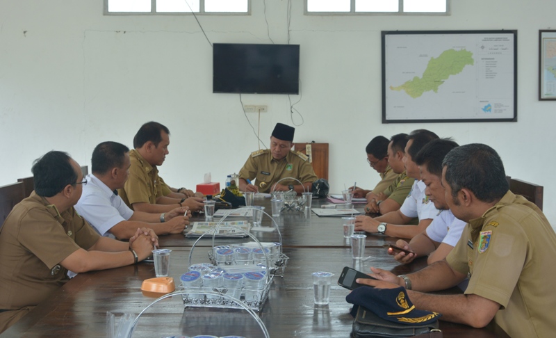 Bupati Mustafa saat audensi dengan Dinas Bina Marga dan Dishub Provinsi Lampung.