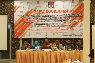 KPU Provinsi Lampung saat menggelar rakoor pemutakhiran data pemilih di Gadingrejo Pringaewu.