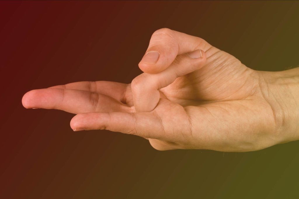 Meletakkan jempol menyentuh jari manis selama lima menit dipercaya dapat mengurangi kecemasan dan sakit kepala. |ist