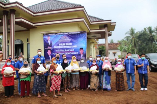 Demokrat Baksos, Demokrat di Sekampung Udik, Risho Ficardho beri bantuan di Lampung Timur, Berita Demokrat Bagi Sembako
