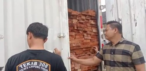 #Kubukan Kayu Lamtim, #Polres LampungvTinur, #Penagkapan penebangan kayu di Lamtim