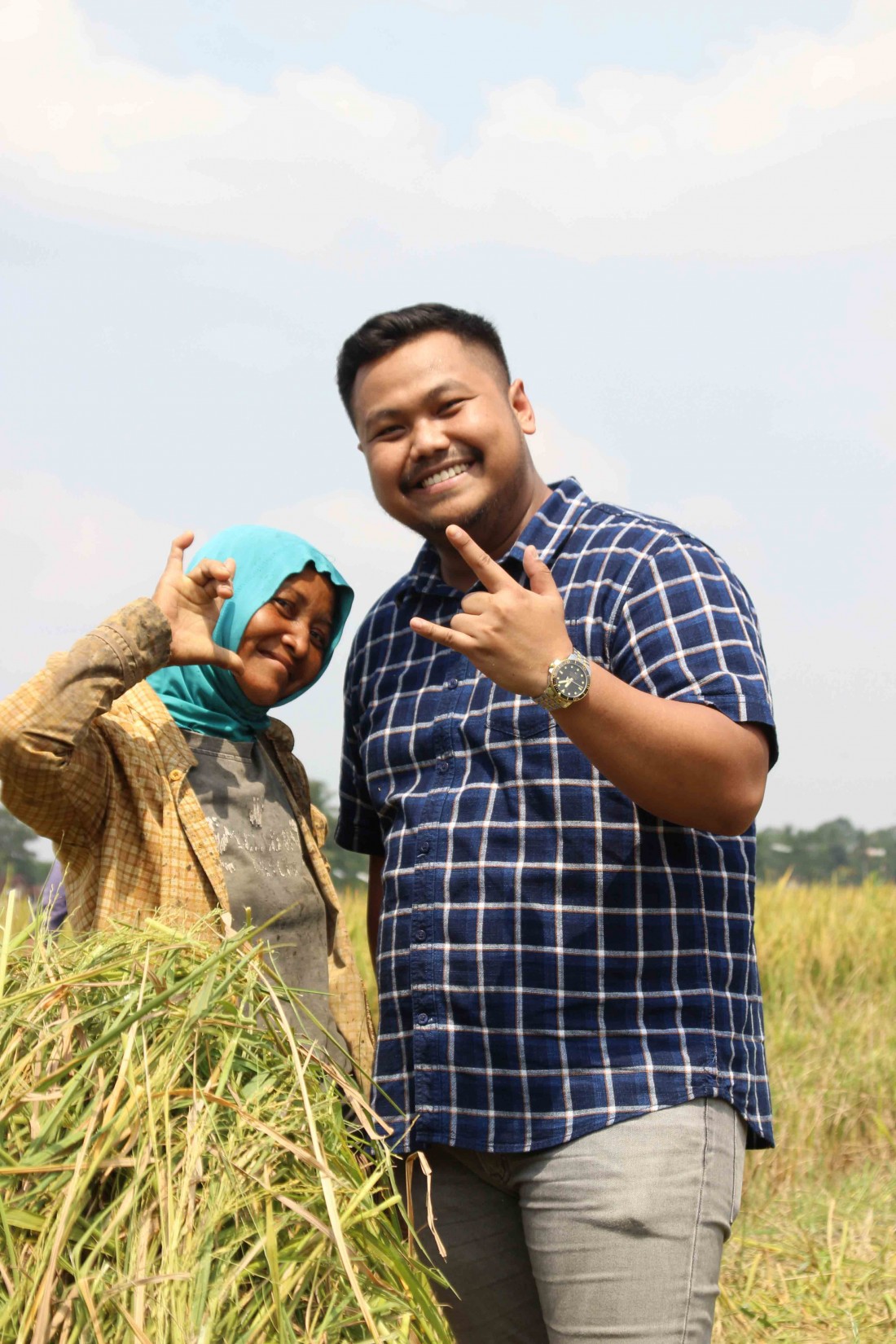 Penggiat Petani Milenial Dwinan Rahmandi bersama petani tangguh di kampung Nambah Dadi Terbanggi Besar Kabupaten Lampung Tengah