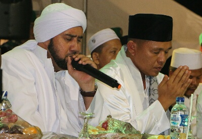 Habib Syekh Assegaf bersama Bupati Lamteng Mustafa