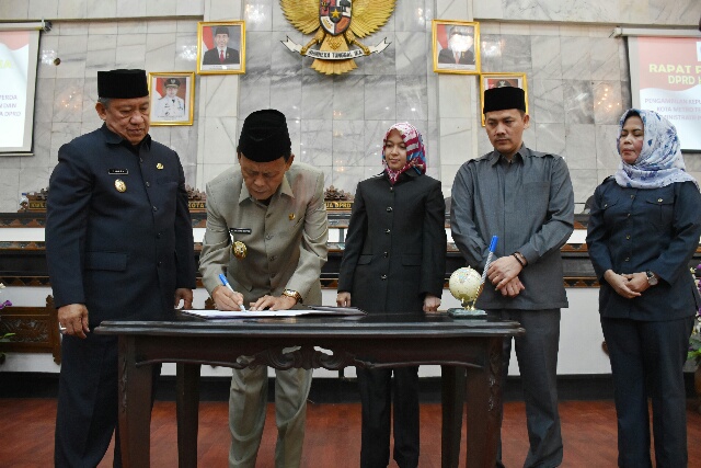 Anna Morinda,Perda Keuangan Kota Metro, DPRD