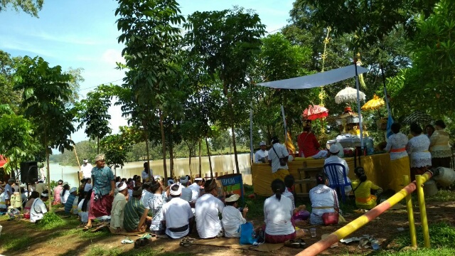 Umat Hindu Metro, Ketut, Dam Raman