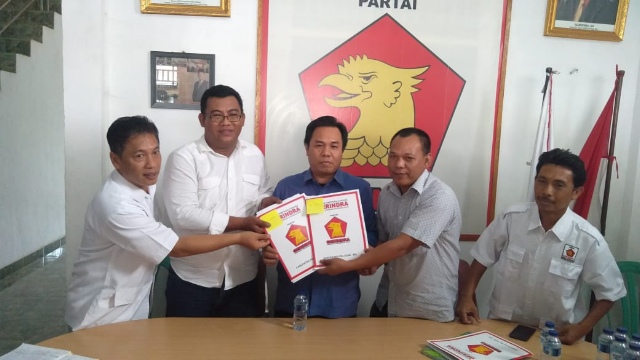 Pilkada Pali, Politisi Demokrat Pali, Pasangan Calon Kepala Darah Pali, Berita Pali, Devi Demokrat Ambil Folmulir di Gerindra, Info Pilkada Pali,