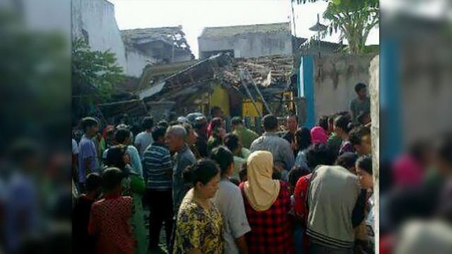 sebuah bom meledakkan rumah di Pasuruan, sebuah bom dengan jenis ikan dilempar oleh orang tak dikenal, seorang kepala keluarga tewas sedangkan istri dan anaknya selamat, pelaku melempar bom saat korban sedang tidur, Polres Pasuruan